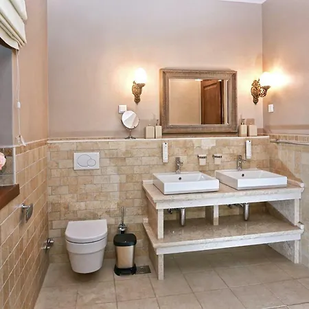 Carolus Villa
